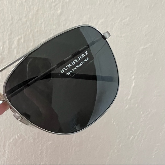 Authentic Burberry  Sunglasses New - Picture 4 of 7